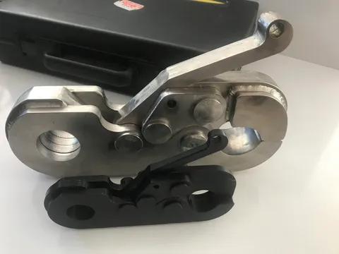 Two PRD WT-series release hooks shown side by side