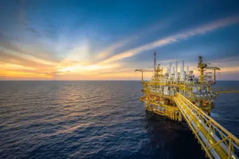 Enhancing Safety in Offshore Oil & Gas with Release Hooks: archive article image