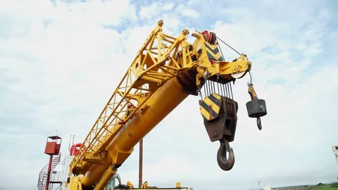 Revolutionizing Construction Safety with Release Hooks: archive article image