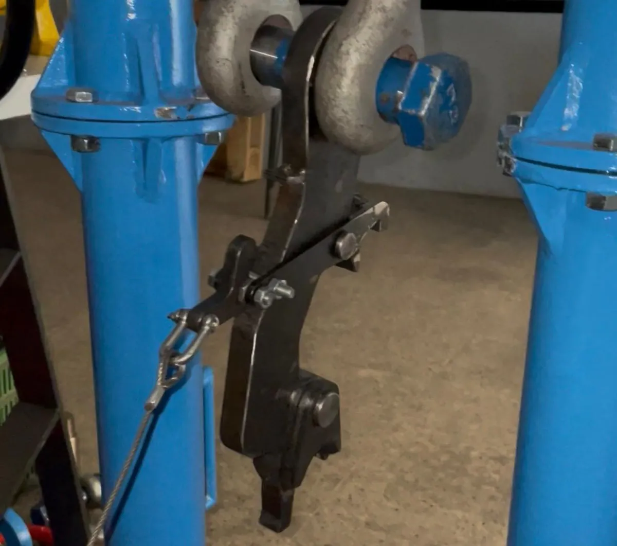 PRD on-load release hook product photograph